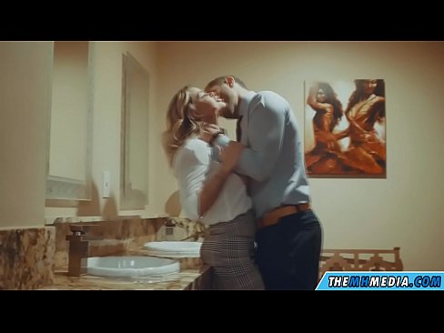 ❤️ جڏهن هڪ busty سنهري اوھان کي هڪ عوامي آرام روم ۾ seduces ❤❌  ﹏
